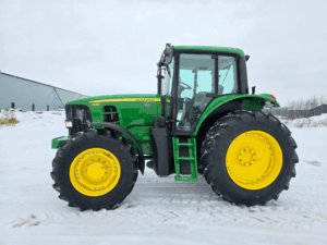Used John Deere 7330 tractor side view – 4,136 hours – PowerQuad 20x20 – Quebec