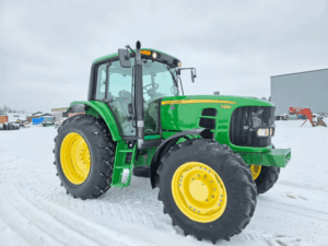 Used John Deere 7330 tractor front left side view – 4,136 hours – PowerQuad 20x20 – Quebec