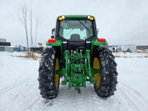 Rear view of used John Deere 7330 tractor with 3-point hitch and hydraulic outlets – Quebec