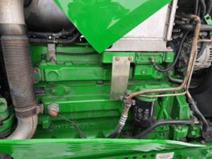 John Deere 7330 engine compartment – used tractor mechanical components – Quebec