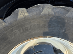 Pneus arrière VF 710/60R42 New Holland T7.270