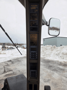 Instrument column of the Case IH MX210 tractor with engine indicators