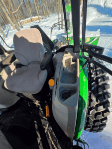 Console droite John Deere 4066R avec leviers hydrauliques