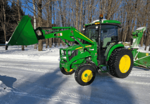 Tracteur John Deere 4066R cabine fermée vue côté gauche