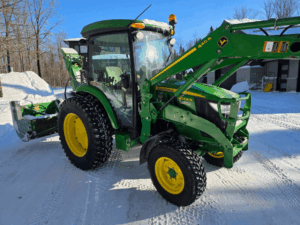 John Deere 4066R cabine fermée avec pneus agricoles