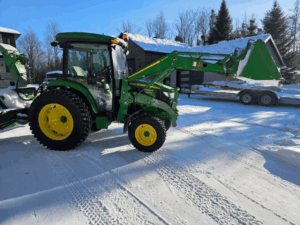 Tracteur John Deere 4066R 2019 avec bucket levé