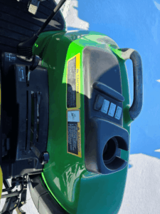 Aile droite du tracteur John Deere 4720 avec porte-gobelet intégré