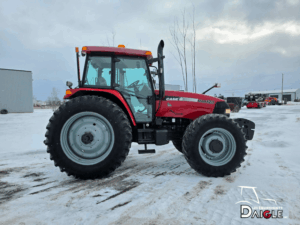 Front right view of the 2004 Case IH MXM120 tractor available at Les Équipements Daigle.