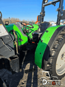 Operator seat and controls of Deutz-Fahr Agrolux 320 tractor