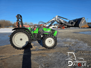Full side profile of Deutz-Fahr Agrolux 320 tractor