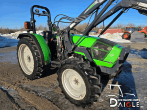 Side view Deutz-Fahr Agrolux 320 tractor with Stoll loader