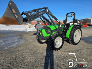 Deutz-Fahr Agrolux 320 tractor with front loader