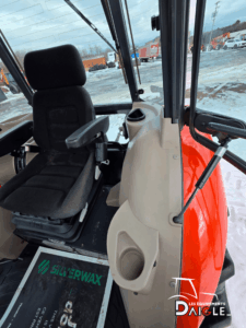 Intérieur cabine Kubota M7060 2016 siège opérateur