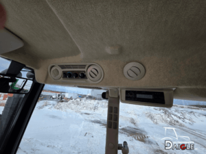 Cab ventilation and air conditioning system John Deere 5075E