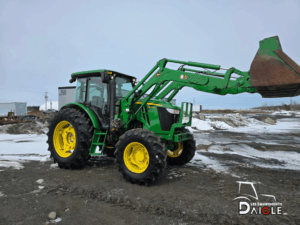 John Deere 6130D vue 3/4 avec bucket