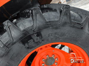 Kubota M7060 2016 front tire 360/70R20