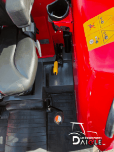 Commandes au sol Massey Ferguson 4710 et leviers