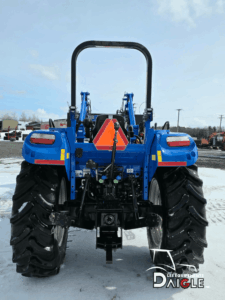 Arrière du tracteur New Holland PowerStar 75 avec attelage trois points