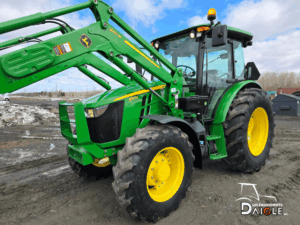 Avant du tracteur John Deere 5115M avec chargeur frontal