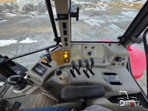 Case IH MXM120 control console levers and controls