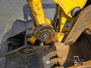 Excavator quick coupler and bucket connection