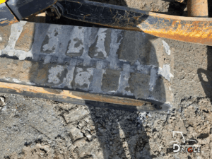 Heavy-duty digging bucket.