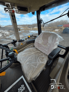 Siège conducteur cabine John Deere 5115M intérieur