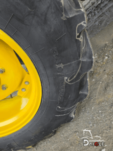 Pneu agricole John Deere 5115M 400/85R38 état usagé