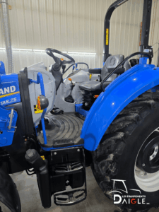 Poste de conduite New Holland PowerStar 75 plateforme ouverte avec commandes