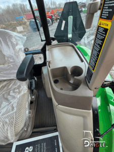 Rangement cabine tracteur John Deere 5115M avec porte-gobelet
