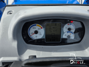 Tableau de bord du New Holland PowerStar 75 avec compteur d’heures