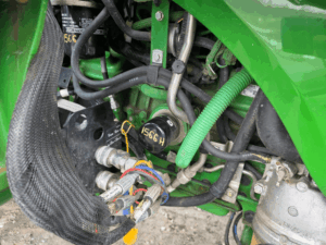 John Deere 4066R engine hydraulic system