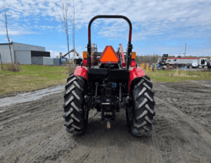 Arrière du tracteur Case IH Farmall 70A avec attelage 3 points