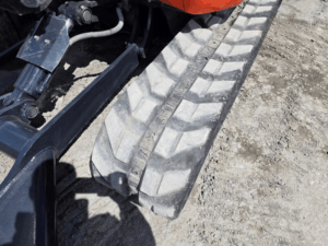 Chenilles en caoutchouc de l’excavatrice Kubota KX057-4 2021.