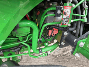 John Deere 4066R hydraulic lines