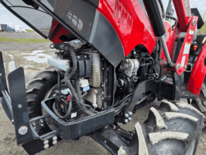 Compartiment moteur ouvert du tracteur Case IH Farmall 70A