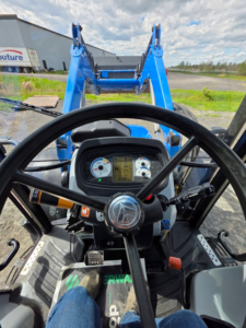 Dashboard of the New Holland T5.105 EC tractor with digital display.