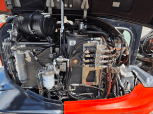 Moteur Kubota KX057-4 2021 avec compartiment ouvert.