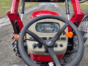 Volant et poste de conduite du tracteur Case IH Farmall 70A