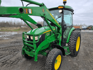 Front of John Deere 4066R tractor with cab and loader
