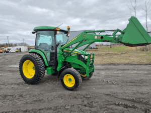 John Deere 4066R left side view