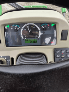 John Deere 4066R dashboard engine hours