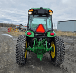 Rear of John Deere 4066R tractor 3-point hitch