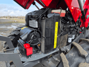 Moteur tracteur Massey Ferguson 5711 capot ouvert