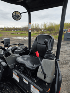 Poste opérateur ouvert de l’excavatrice Yanmar ViO35