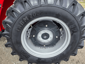 Roue arrière du tracteur Case IH Farmall 70A