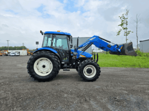 Vue latérale droite du tracteur New Holland TD95D 2008.
