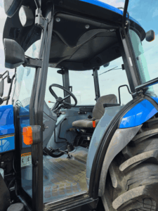 Intérieur de cabine du tracteur New Holland TD95D 2008.