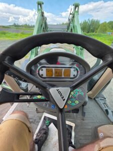 Tableau de bord et volant d'un tracteur Fendt 512 Vario 2016