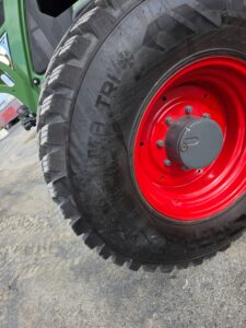 Pneu avant Nokian Hakkapeliitta TRI d'un tracteur Fendt 512 Vario 2016